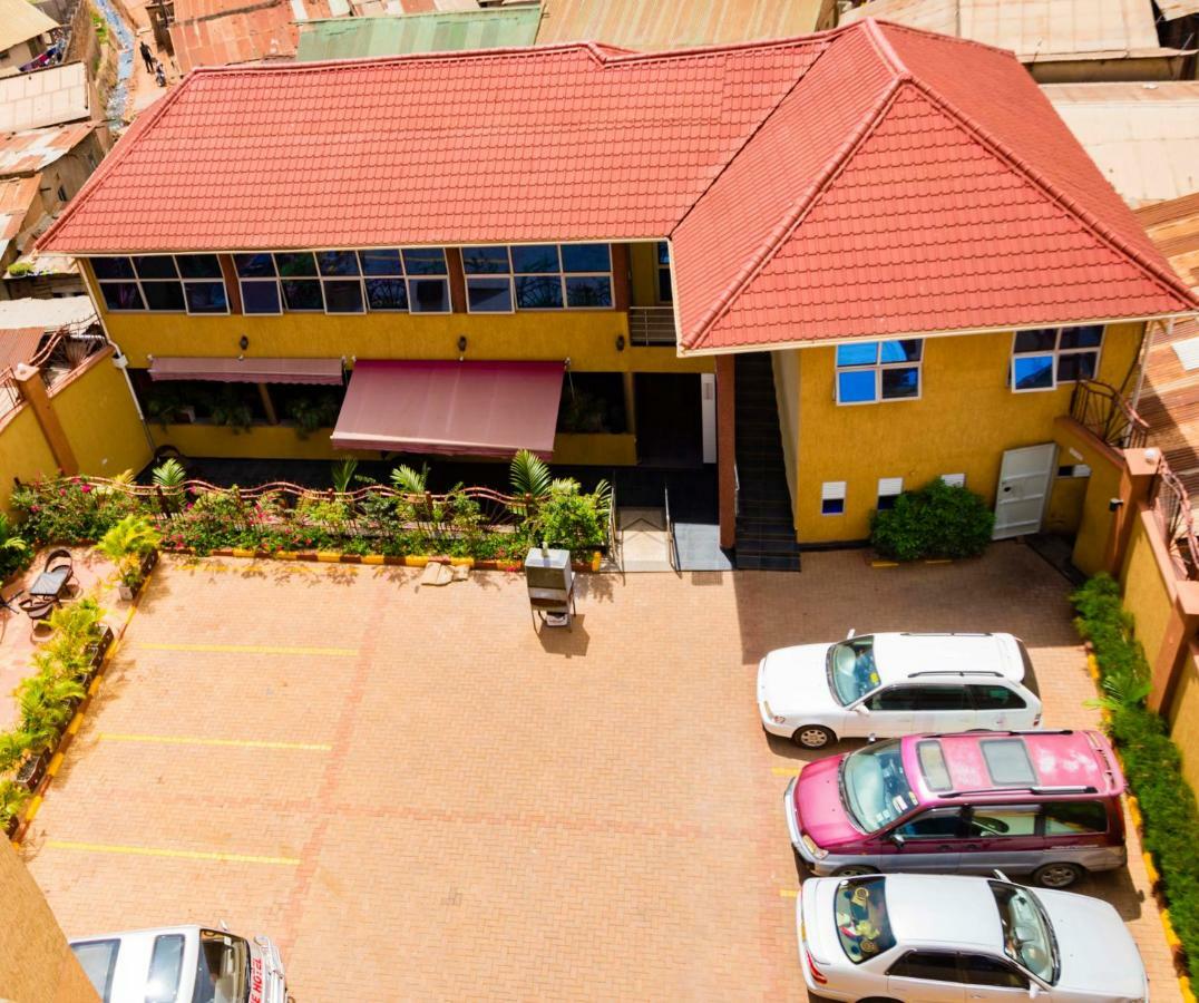 G-One Hotel Kampala Extérieur photo